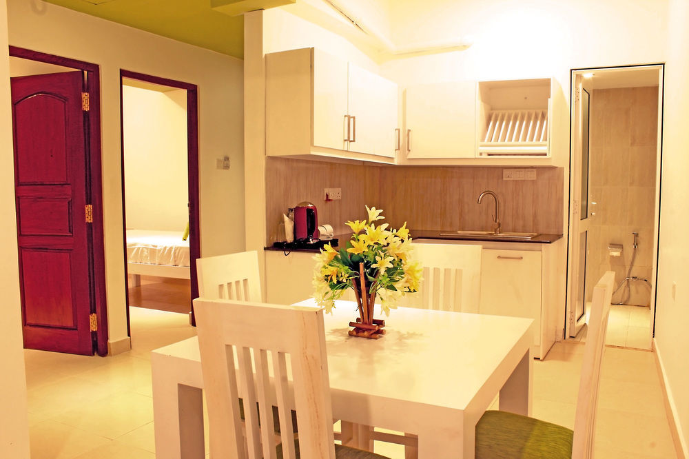 Thilhara Days Inn Kolombo Bagian luar foto