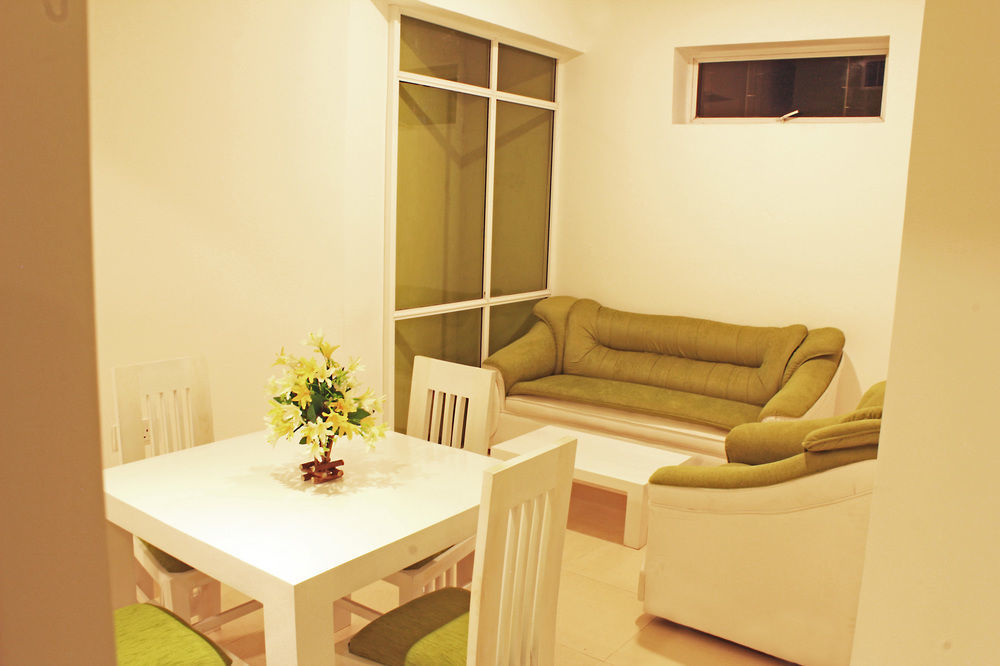 Thilhara Days Inn Kolombo Bagian luar foto