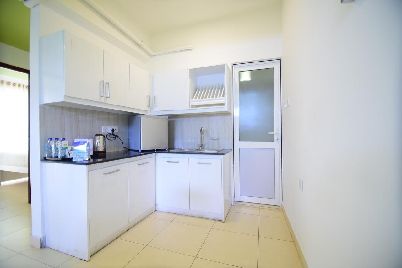 Thilhara Days Inn Kolombo Bagian luar foto