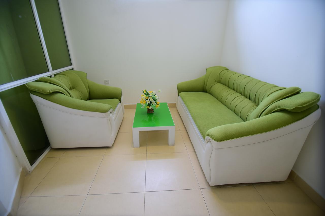 Thilhara Days Inn Kolombo Bagian luar foto