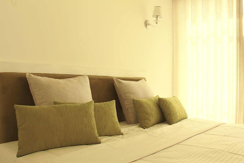 Thilhara Days Inn Kolombo Bagian luar foto